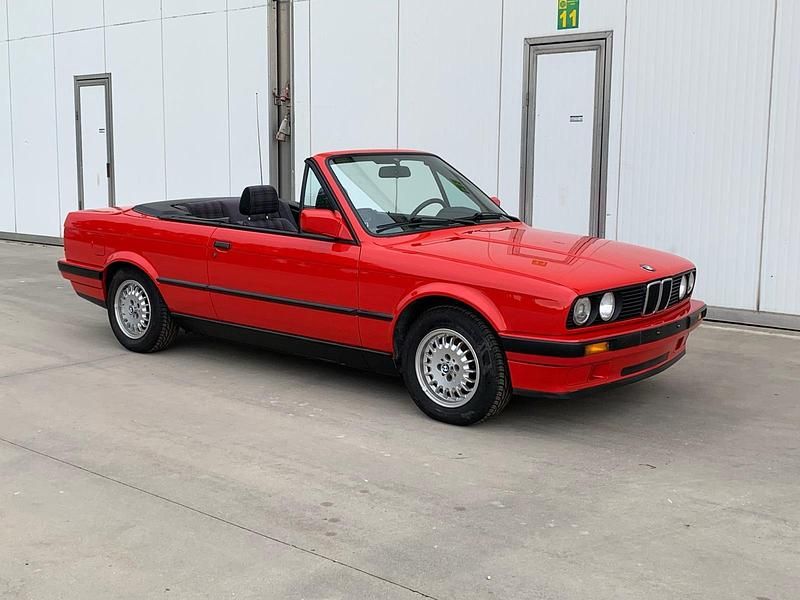 Rot Gebraucht 1993 BMW 318 Cabriolet Cabrio | 15.000 € - Bild 1/4