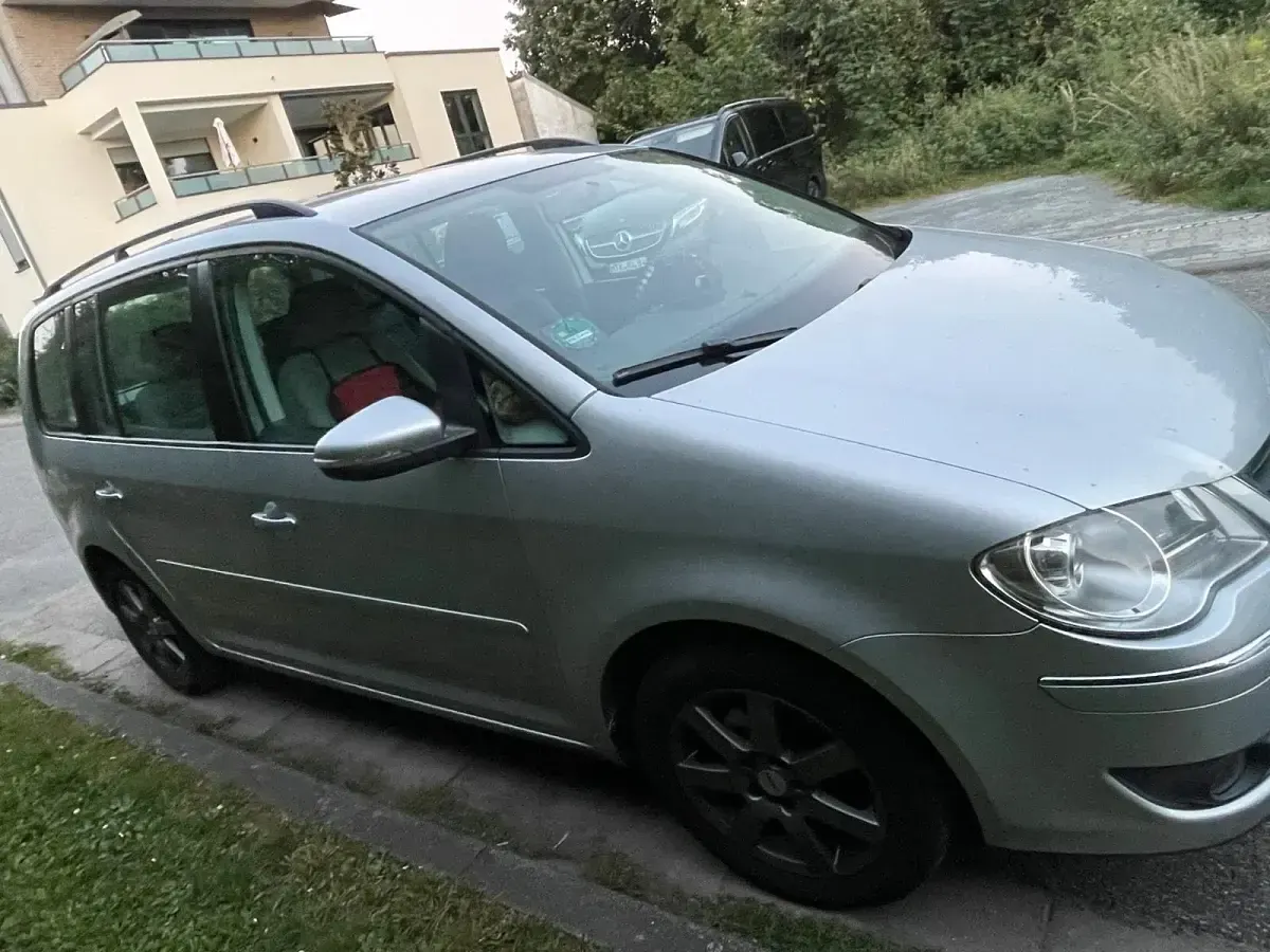 Gebraucht VW Touran 140 PS (102 kW) 2010 Silber Van / Kleinbus