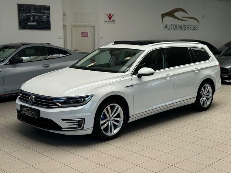 Weiß Gebraucht 2016 VW Passat Highline Kombi | 18.290 € (Fairer Preis) - Bild 1/4