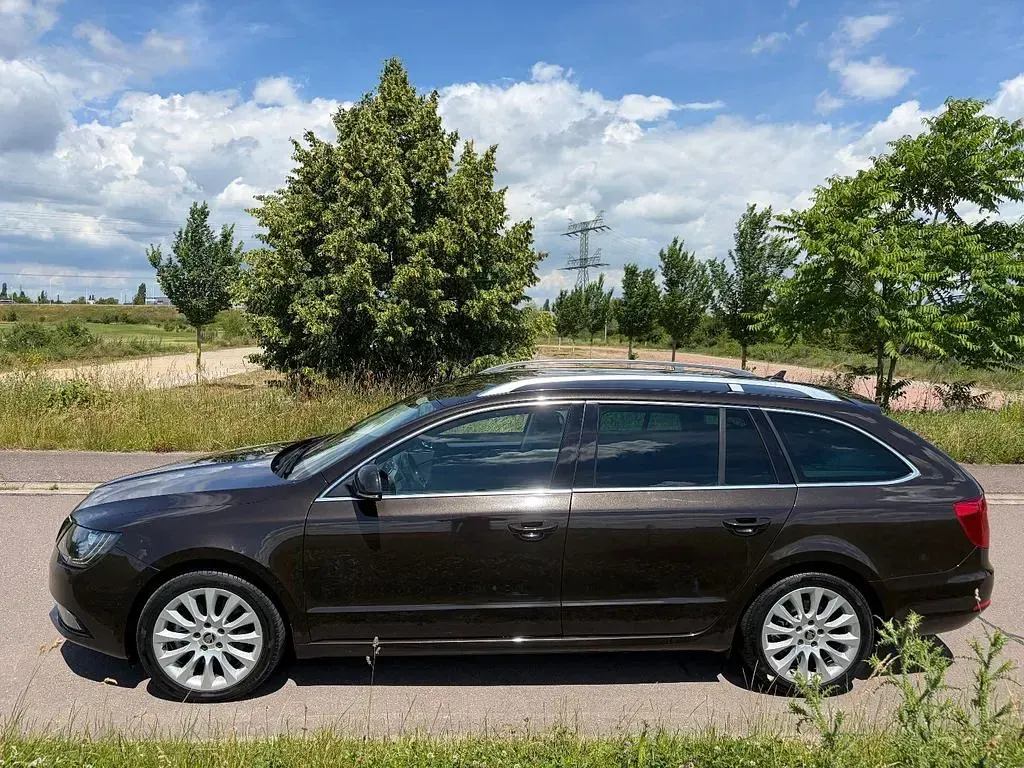 Gebraucht Skoda Superb Exclusive 170 PS (125 kW) 2014 Braun Kombi