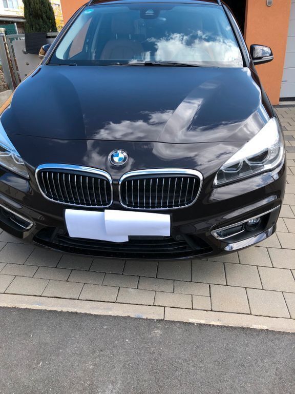 Braun Gebraucht 2016 BMW 220 Active Tourer Luxury Line Van / Kleinbus | 17.000 € (Fairer Preis) - Bild 1/4