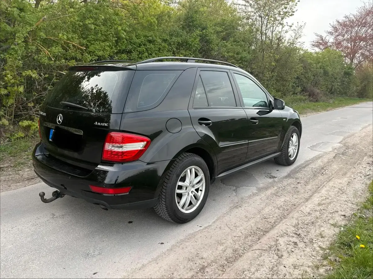 Gebraucht Mercedes ML300 204 PS (150 kW) 2011 Schwarz SUV