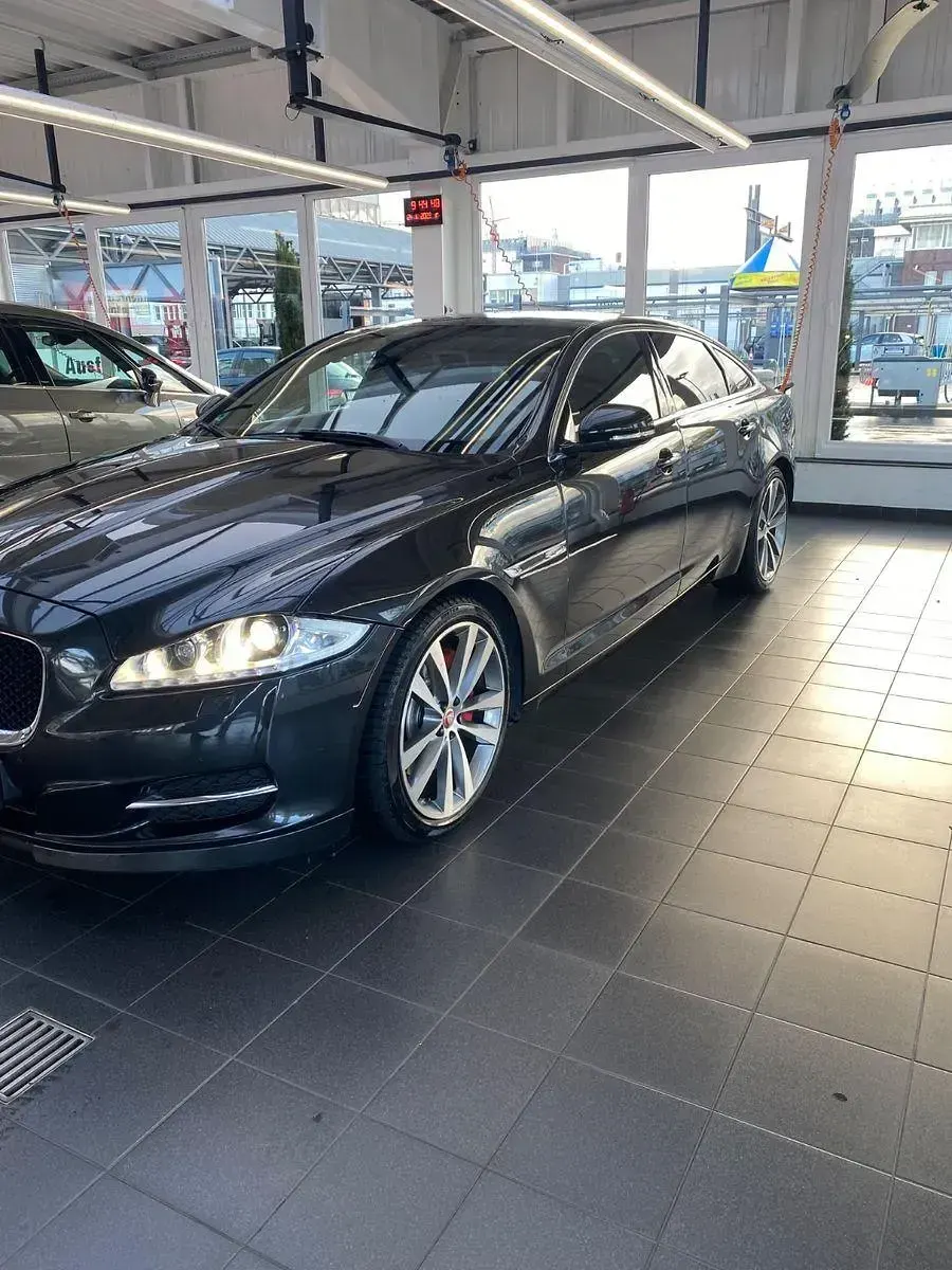 Gebraucht Jaguar XJ Luxury 275 PS (202 kW) 2014 Grau Limousine