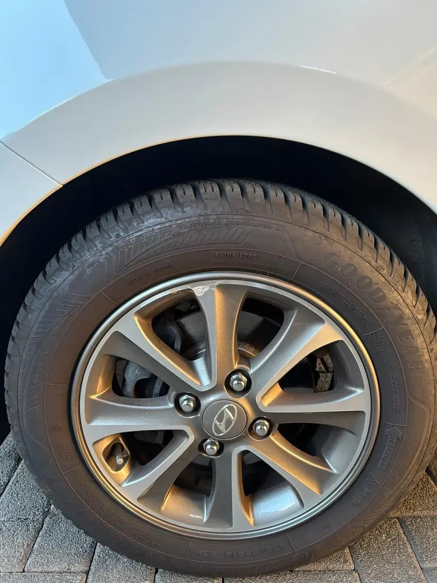Gebraucht Hyundai i10 71 PS (52 kW) 2015 Weiß Kleinwagen