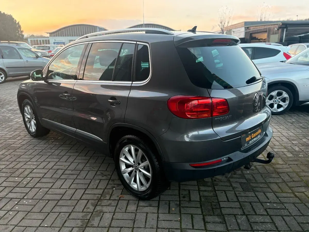 Gebraucht VW Tiguan LOUNGE 150 PS (110 kW) 2016 Grau SUV