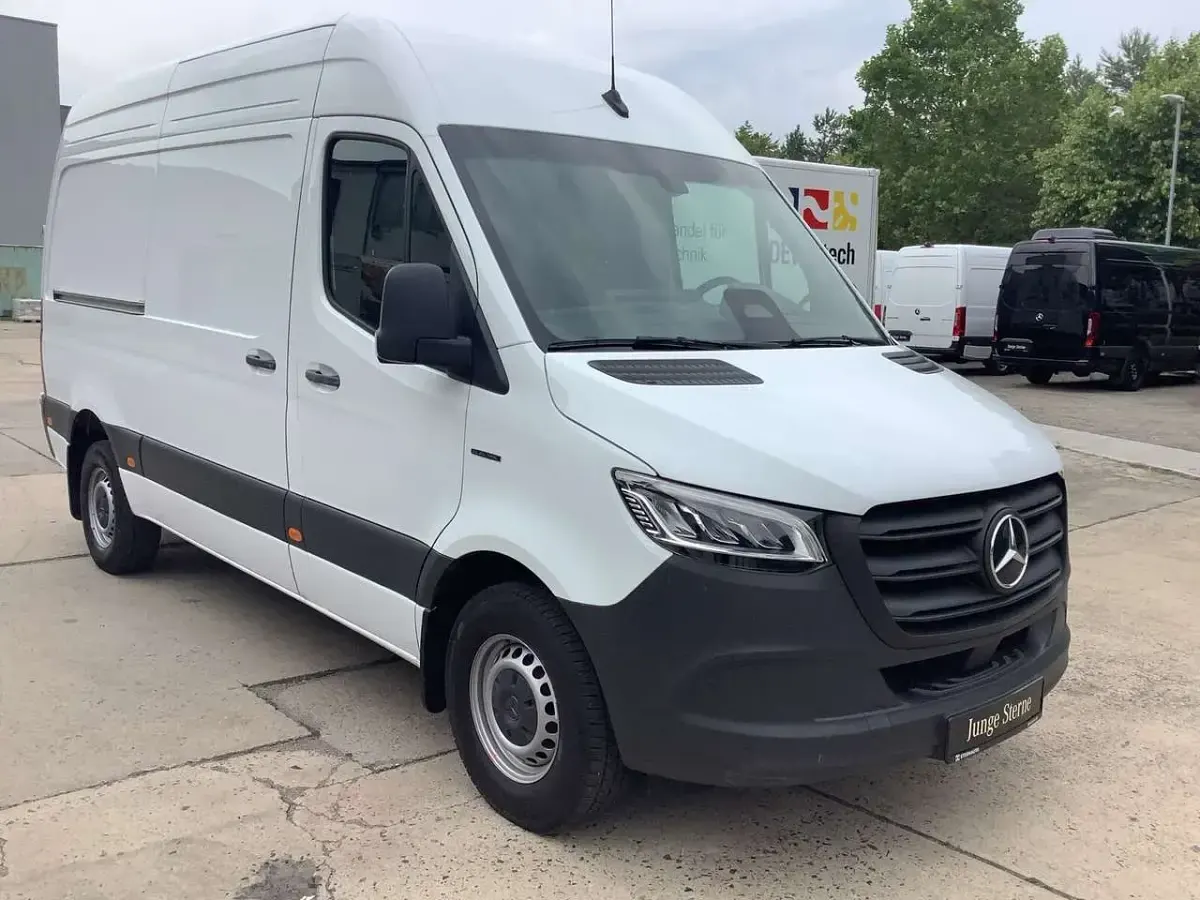 Gebraucht Mercedes Sprinter 100 kW (136 PS) 2024 Arktikweiß Van