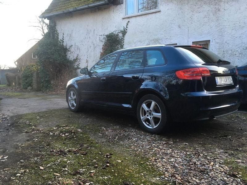 Gebraucht Audi A3 Ambiente 105 PS (77 kW) 2012 Blau Kleinwagen