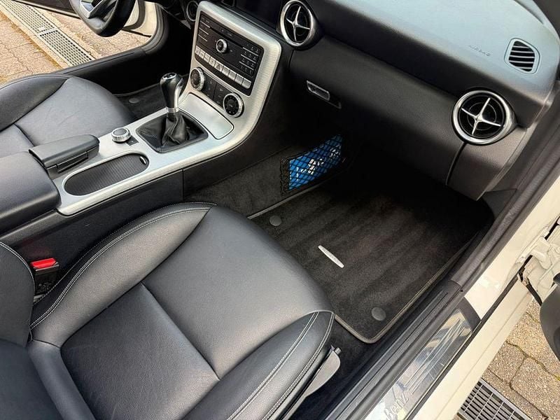 Gebraucht Mercedes SLC200 184 PS (135 kW) 2018 Weiß Cabrio