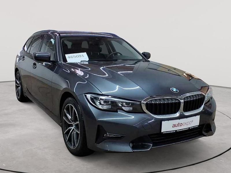 Mineralgrau metallic Gebraucht 2020 BMW 318 Sport Line Kombi | 20.590 € (Fairer Preis) - Bild 1/4
