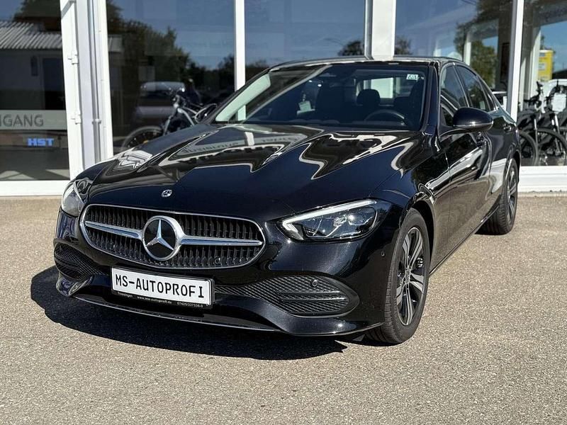 Gebraucht Mercedes C200 Avantgarde 163 PS (119 kW) 2023 Obsidianschwarz  metallic Limousine