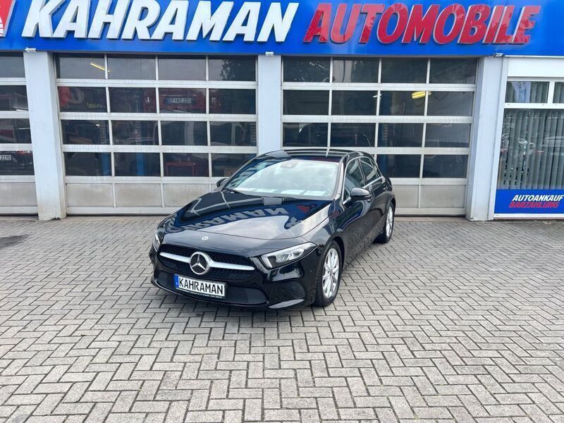 Nachtschwarz Gebraucht 2019 Mercedes A200 Limousine | 18.899 € (Fairer Preis) - Bild 1/4