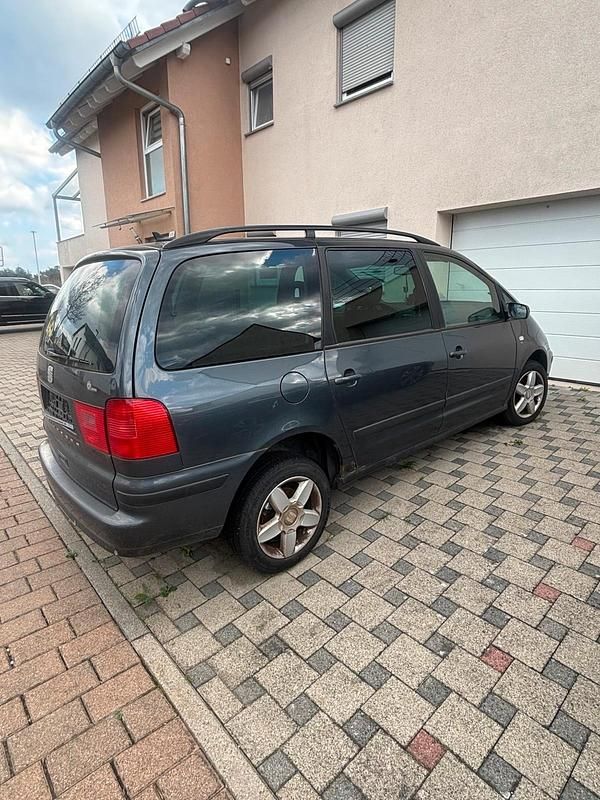 Blau Gebraucht 2007 Seat Alhambra Van / Kleinbus | 2.800 € - Bild 1/4