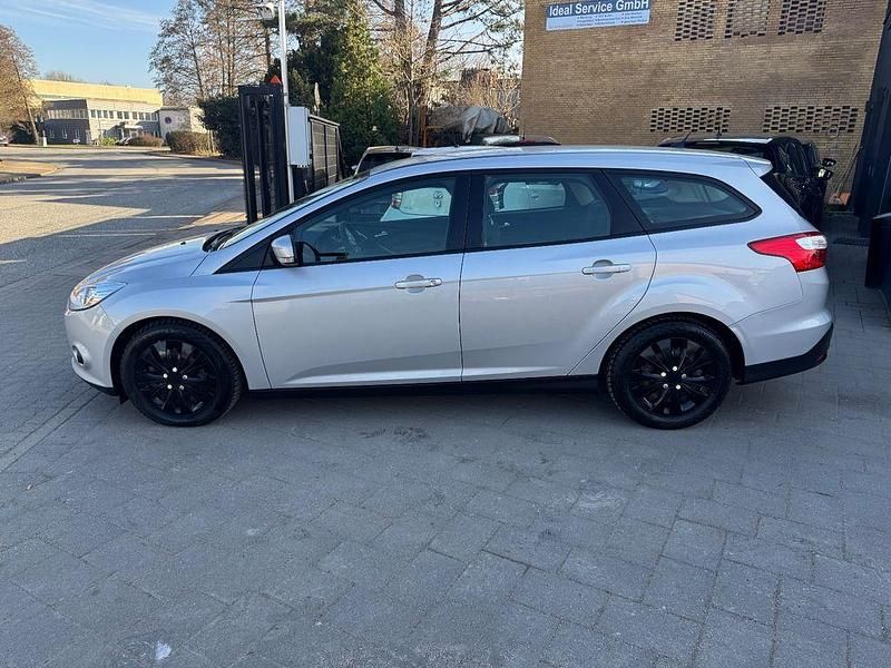 Gebraucht Ford Focus Trend 95 PS (69 kW) 2011 Silber Limousine