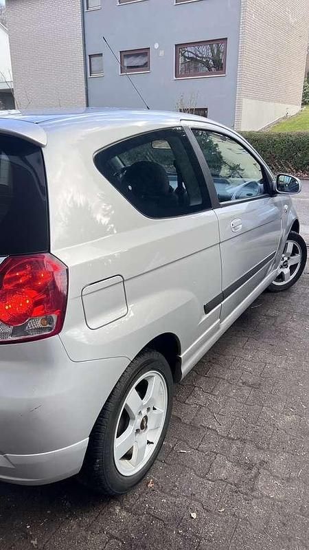 Gebraucht Chevrolet Kalos SX 94 PS (69 kW) 2009 Silber Limousine