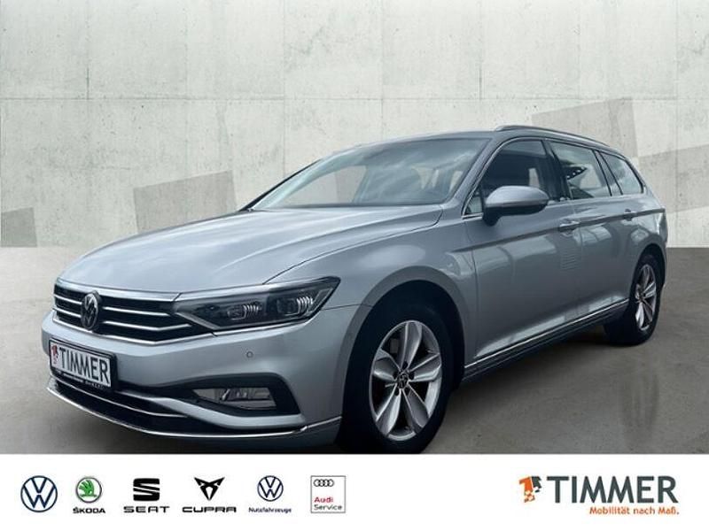 Silber Gebraucht 2022 VW Passat Elegance Kombi | 26.190 € (Etwas zu teuer) - Bild 1/4