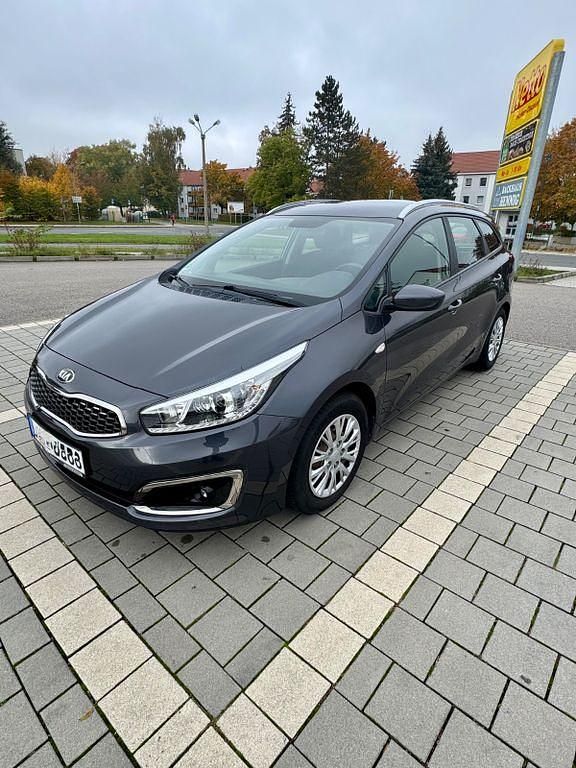 Grau Gebraucht 2017 Kia Ceed Sportswagon Edition 7 Kombi | 9.500 € (Guter Preis) - Bild 1/4