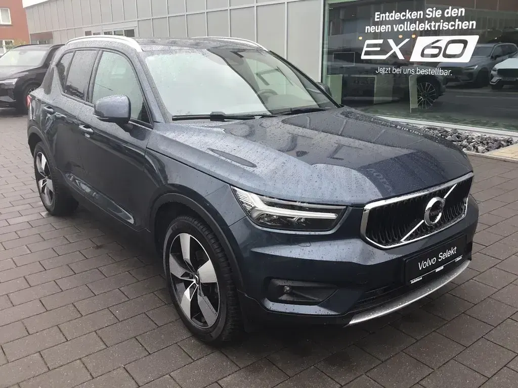Gebraucht Volvo XC40 Momentum 129 PS (94 kW) 2021 Blau SUV