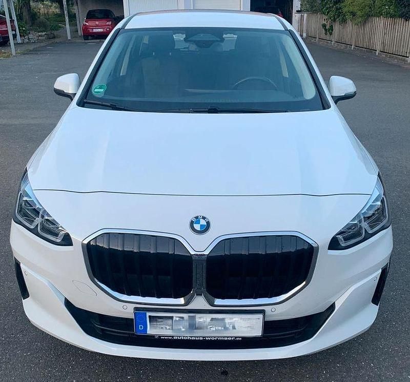 Weiß Gebraucht 2023 BMW 218 Active Tourer Van / Kleinbus | 24.999 € (Guter Preis) - Bild 1/4