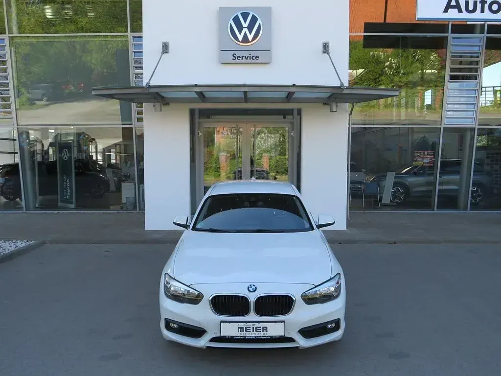 Gebraucht BMW 118 Advantage 136 PS (100 kW) 2018 Weiß Kleinwagen