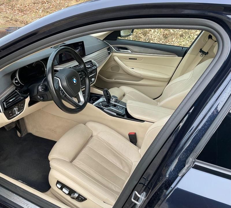 Gebraucht BMW 530 265 PS (194 kW) 2018 Blau Kombi