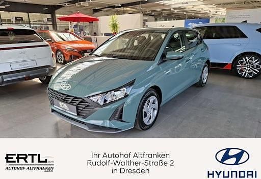 Neu Hyundai i20 Select 79 PS (58 kW) 2025 Grün Limousine