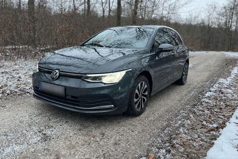 Gebraucht VW Golf VIII Life 131 PS (96 kW) 2021 Grau Limousine