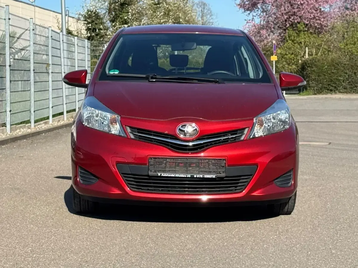 Gebraucht Toyota Yaris Edition 99 PS (72 kW) 2014 Rot Kleinwagen