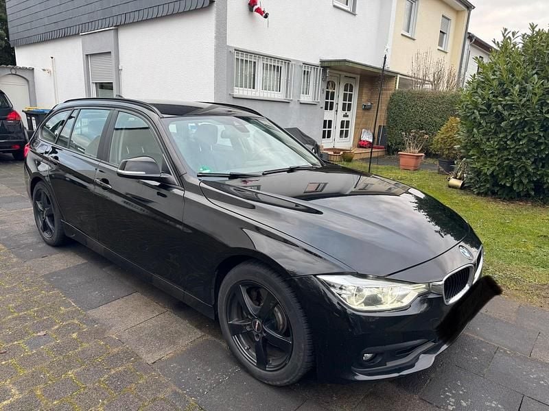Schwarz Gebraucht 2015 BMW 330 Kombi | 11.990 € (Guter Preis) - Bild 1/4