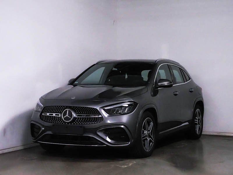 Grau Gebraucht 2024 Mercedes GLA200 AMG line SUV | 46.900 € (Teuer) - Bild 1/4