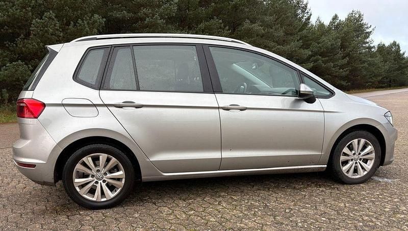 Gebraucht 2016 VW Golf Sportsvan Comfortline Van / Kleinbus | 9.950 € (Superpreis) - Bild 1/4
