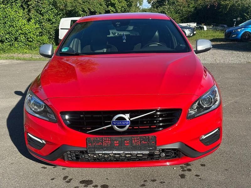 Rot Gebraucht 2016 Volvo V60 R-Design Kombi | 14.990 € (Fairer Preis) - Bild 1/4