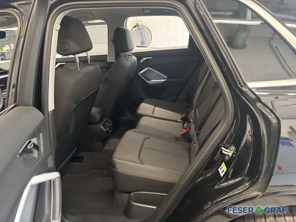 Gebraucht Audi Q3 S-Line 150 PS (110 kW) 2023 Mythosschwarz metallic SUV