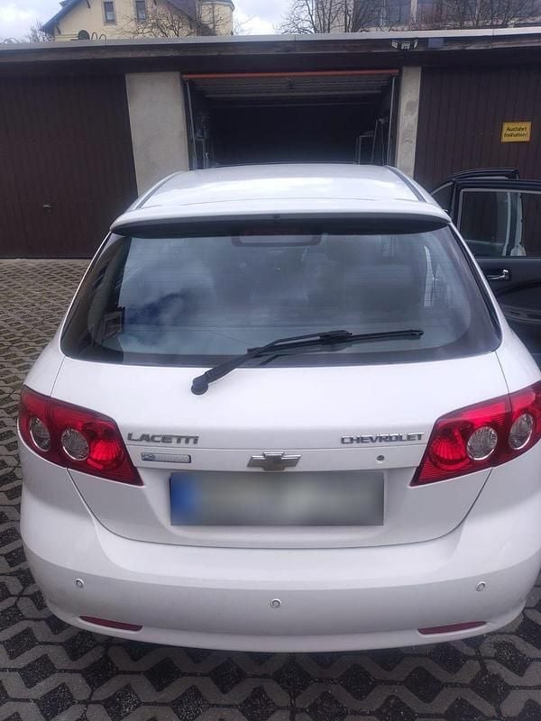 Gebraucht Chevrolet Lacetti 121 PS (88 kW) 2009 Weiß Kleinwagen