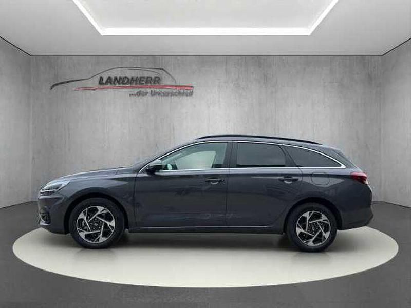 Neu Hyundai i30 140 PS (102 kW) 2025 Grau Kombi