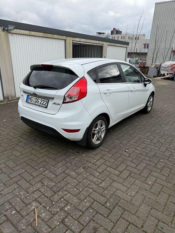 Gebraucht Ford Fiesta SYNC Edition 101 PS (74 kW) 2014 Weiß Kleinwagen