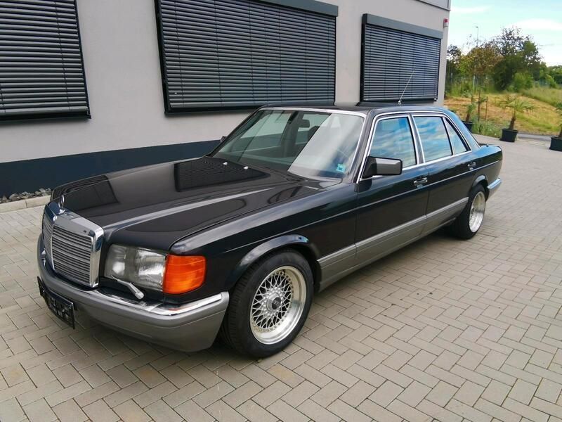 Grau Gebraucht 1986 Mercedes 560 Limousine | 39.900 € - Bild 1/4