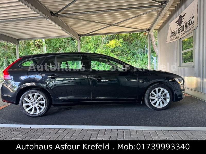 Gebraucht Volvo V60 Business Edition 163 PS (119 kW) 2014 Schwarz Kombi