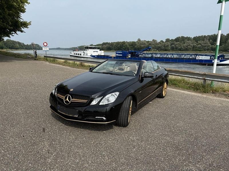 Schwarz Gebraucht 2010 Mercedes E250 Elegance Cabrio | 9.600 € (Superpreis) - Bild 1/4