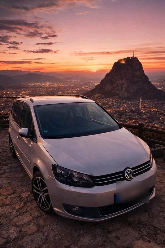 Grau Gebraucht 2011 VW Touran Van / Kleinbus | 5.500 € (Fairer Preis) - Bild 1/4