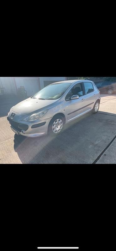 Silber Gebraucht 2007 Peugeot 307 Limousine | 2.399 € - Bild 1/4