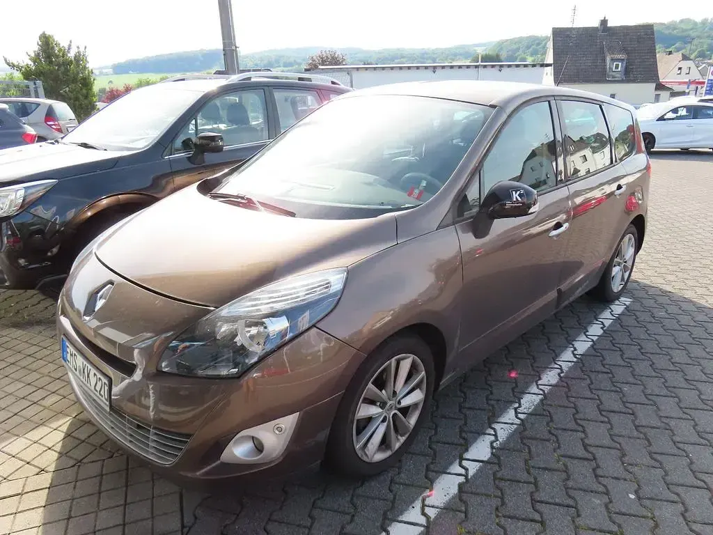 Gebraucht Renault Scénic III Luxe 131 PS (96 kW) 2012 Braun Van / Kleinbus