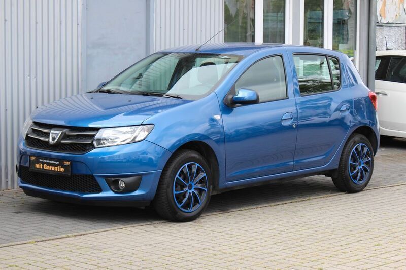 Blau Gebraucht 2015 Dacia Sandero Lauréate Kleinwagen | 6.980 € (Fairer Preis) - Bild 1/4