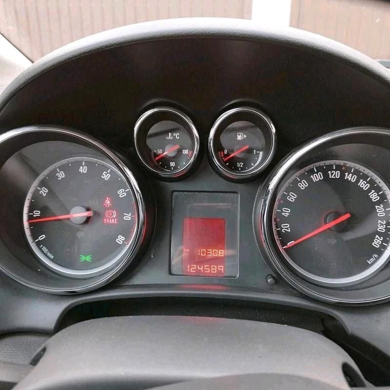 Second-hand Opel Astra 87 CP (63 kW) 2011 Alb Berlinǎ