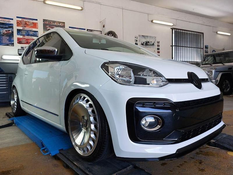 Weiß Gebraucht 2011 VW up! R Kleinwagen | 8.250 € (Teuer) - Bild 1/4