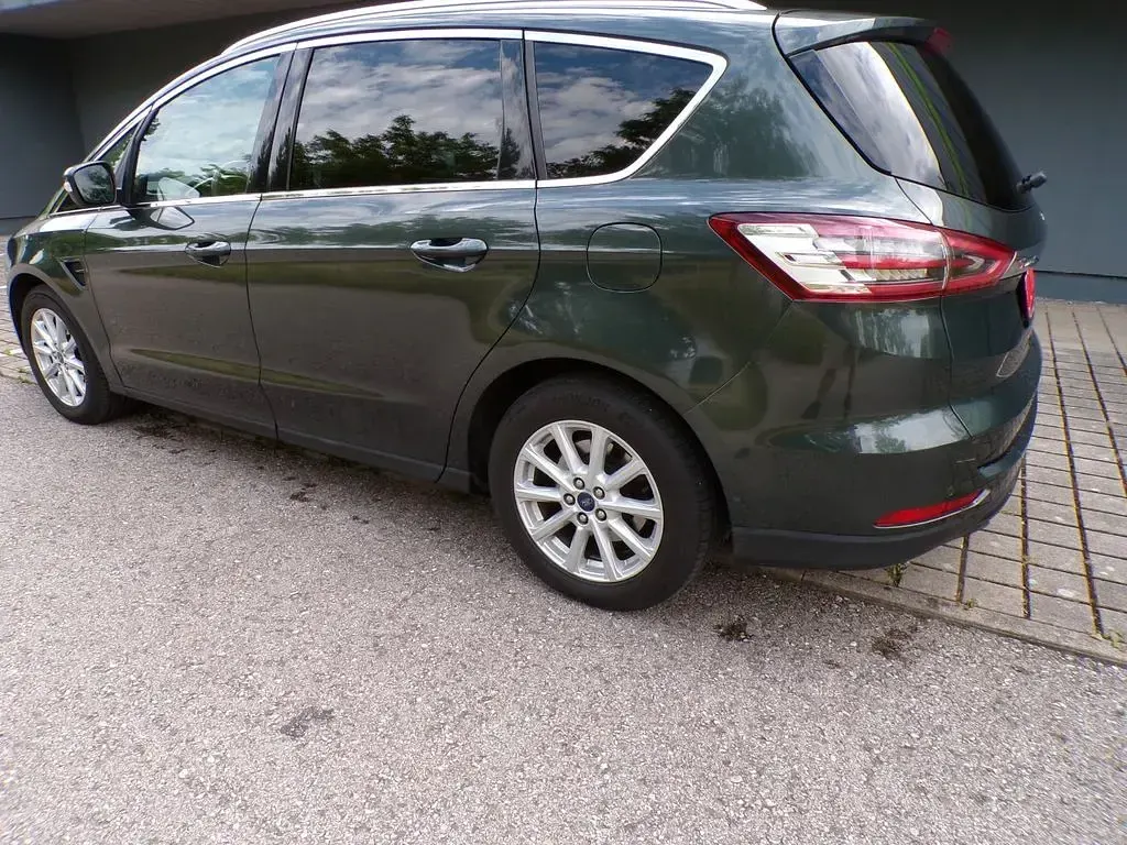 Gebraucht Ford S-MAX Titanium 160 PS (117 kW) 2017 Grün Van / Kleinbus