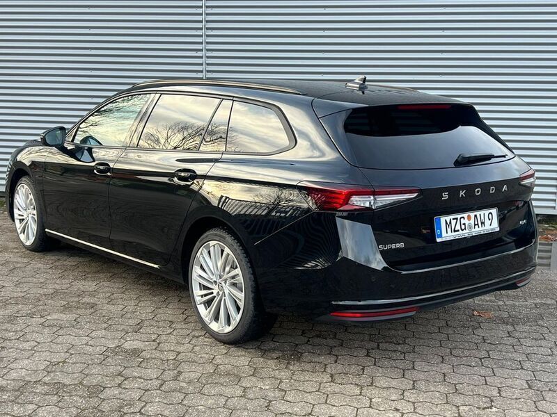 Gebraucht Skoda Superb 193 PS (141 kW) 2024 Schwarz Kombi