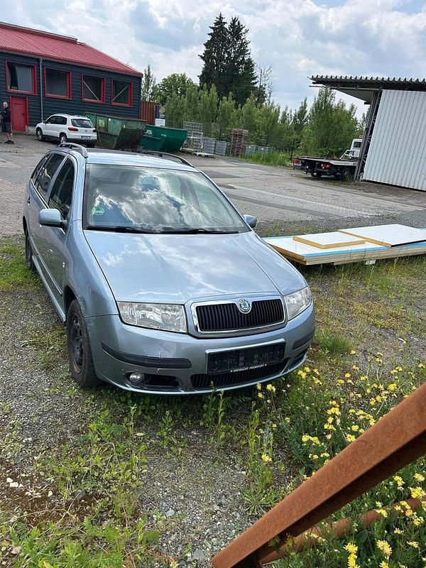 Grau Gebraucht 2005 Skoda Fabia Kleinwagen | 550 € (Guter Preis) - Bild 1/4