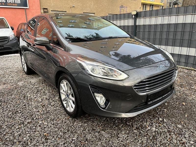 Gebraucht Ford Fiesta Titanium 101 PS (74 kW) 2018 Grau Kleinwagen
