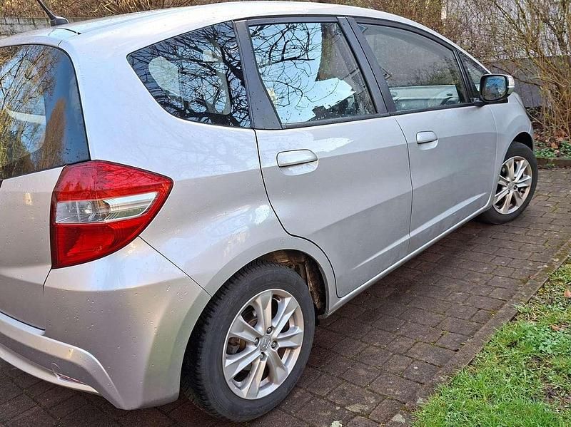 Gebraucht Honda Jazz Trend 99 PS (72 kW) 2011 Silber Kleinwagen