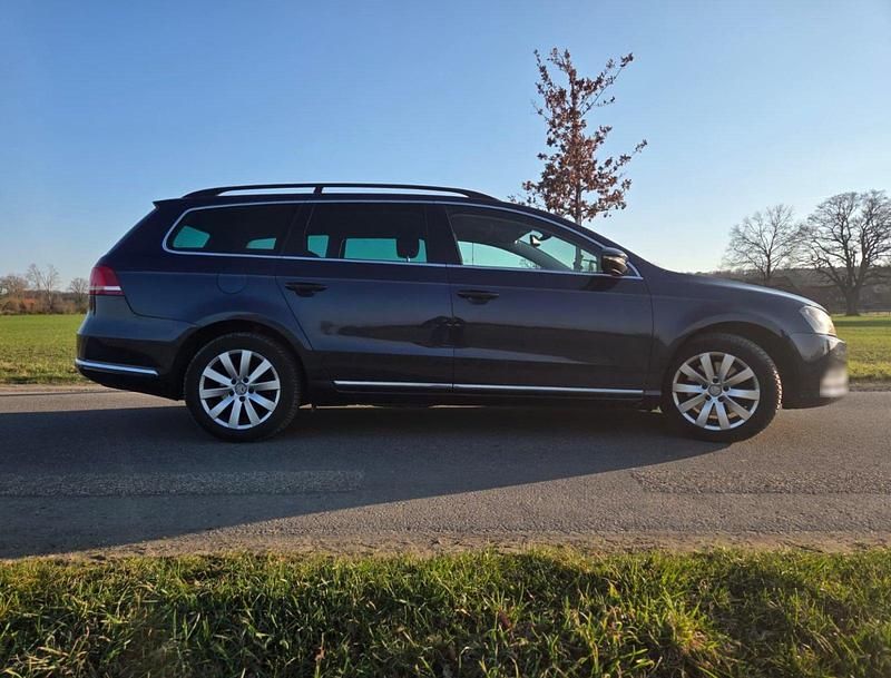 Gebraucht VW Passat 122 PS (89 kW) 2011 Blau Kombi